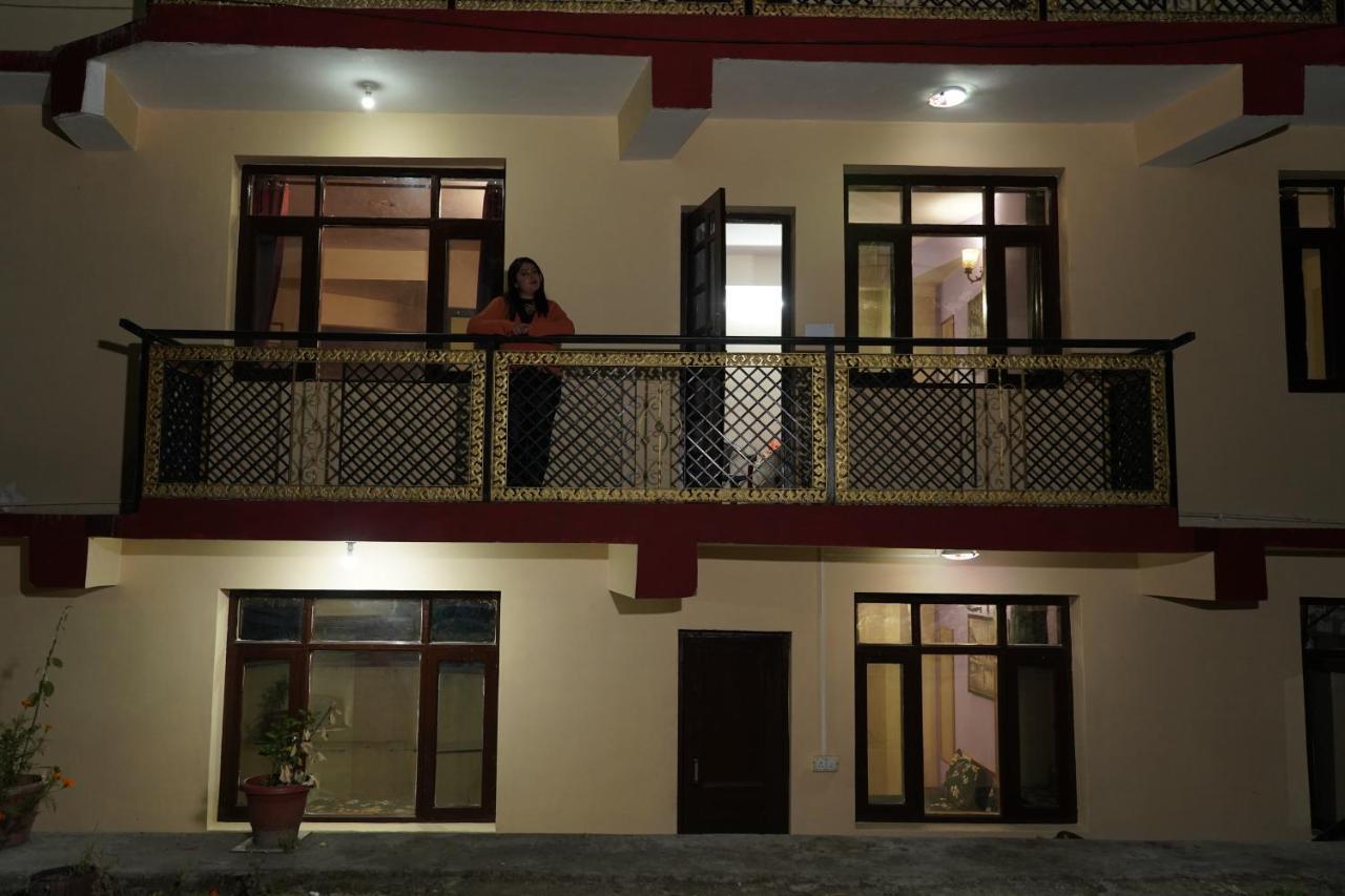 Shimla Pines Homestay ภายนอก รูปภาพ